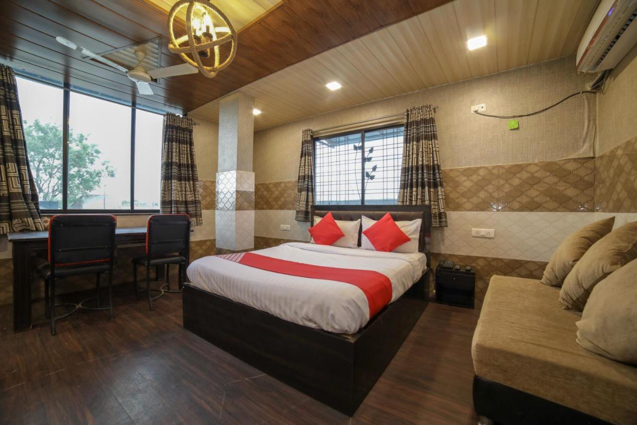 Oyo Flagship Hotel Chandani Rāipur Eksteriør billede